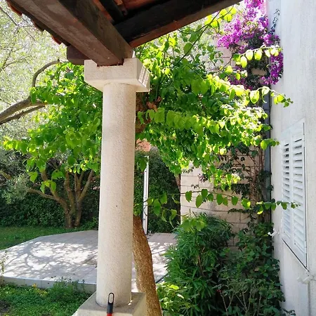 Apartment With A Swimming Pool Mavarstica, Ciovo - 2053 Trogir