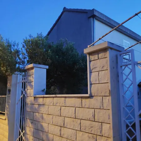 With Swimming Pool Mavarstica - Ciovo - 2053 شقة *