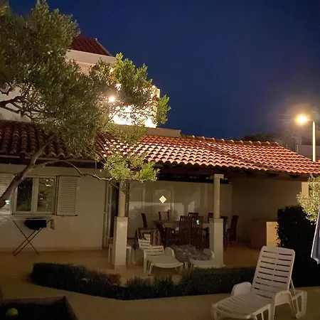 شقة With Swimming Pool Mavarstica - Ciovo - 2053 *