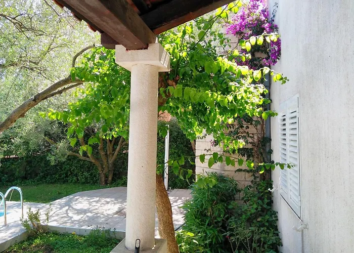 Appartement With Swimming Pool Mavarstica - Ciovo - 2053 *